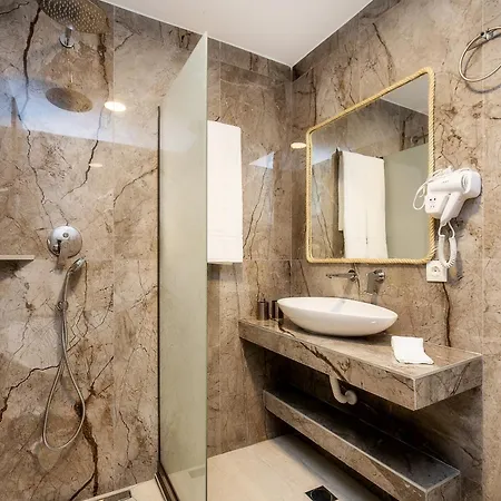 Vlashi Aparthotel