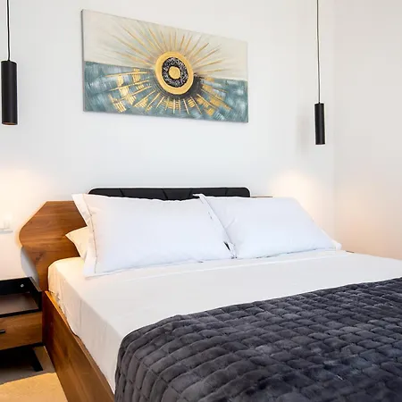 Vlashi Aparthotel *