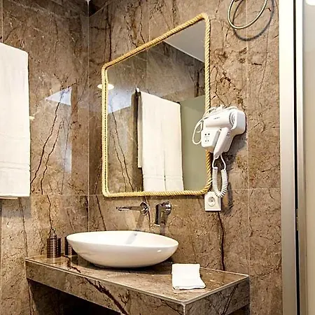 Vlashi Aparthotel