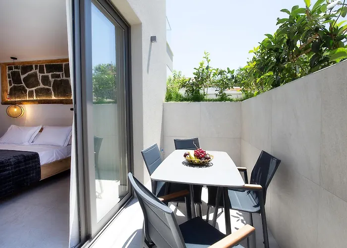Vlashi Aparthotel 3*